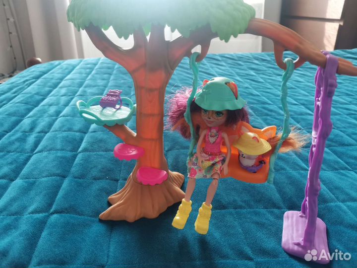 Кукла «Энчантималс» с питомцем на качелях