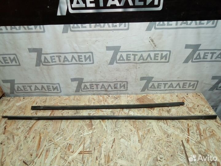 Уплотнитель стекла Volkswagen Touareg 2008