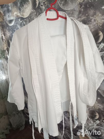 Кимоно для каратэ, шлем, перчатки, защита