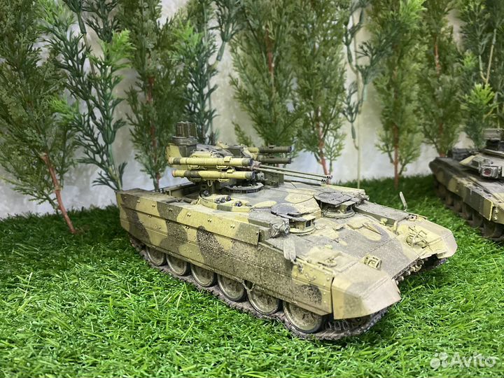 Модель танка Т-90 и Терминатор