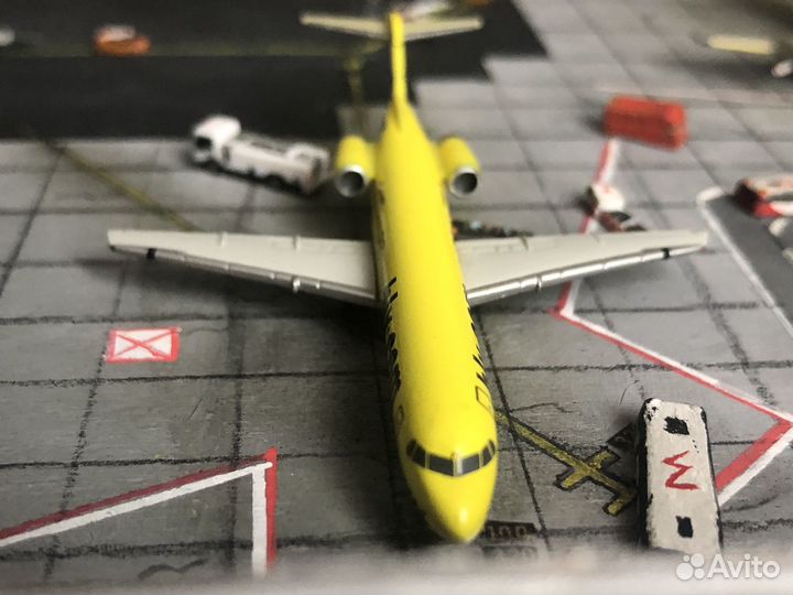 Модель самолета fokker 100 HLX.COM herpa 1:500