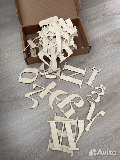 Славянская буквица дерево