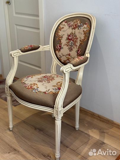 Антикварные стулья