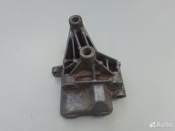 Кронштейн гидроусилителя Renault Kangoo