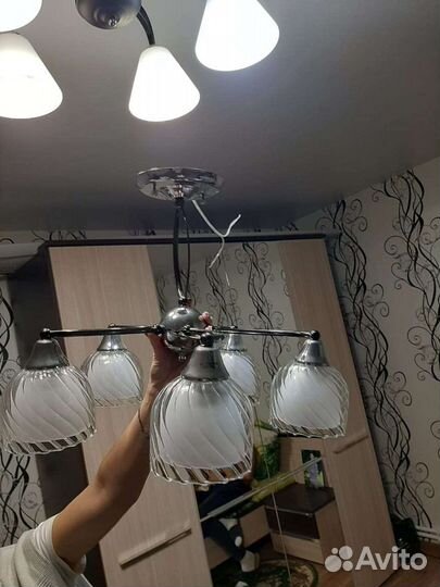 Продаю новую люстру