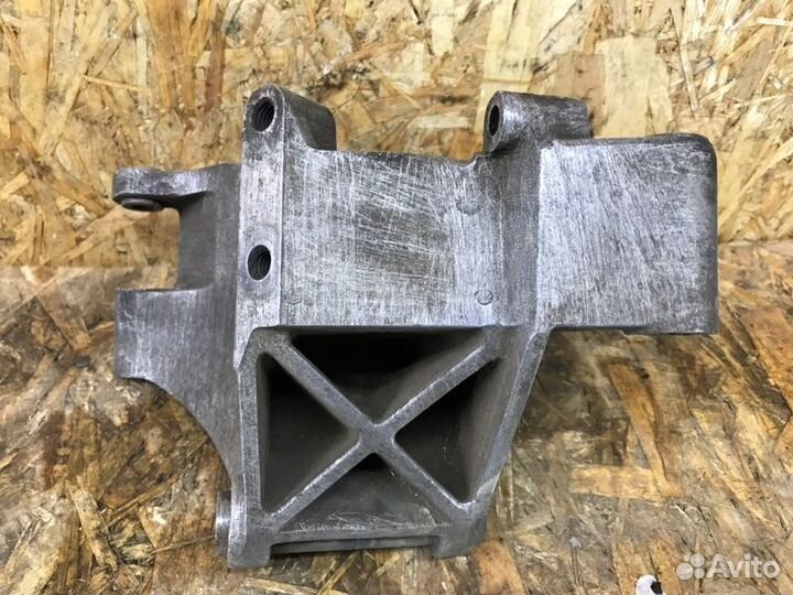 Кронштейн генератора Land Rover Range Rover Sport