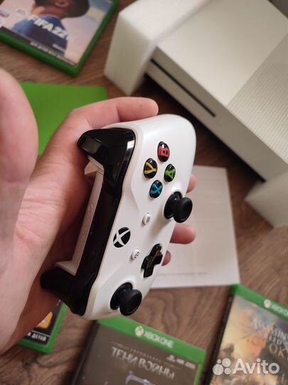 Xbox One S+1000Gb+Game Pass+4диска+22 игры