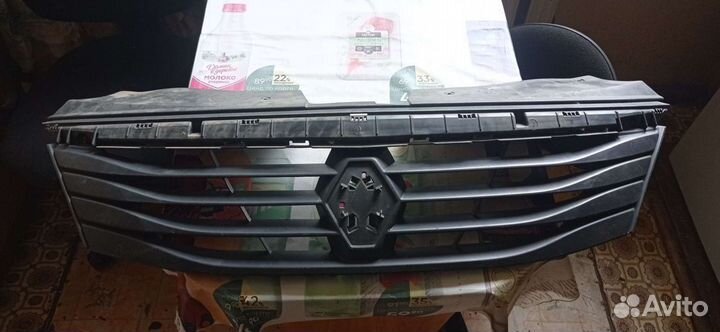 Решётка радиатора Renault Logan