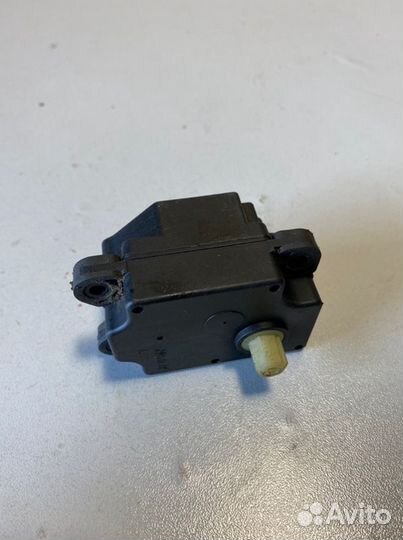 Моторчик заслонки отопителя Volvo S60