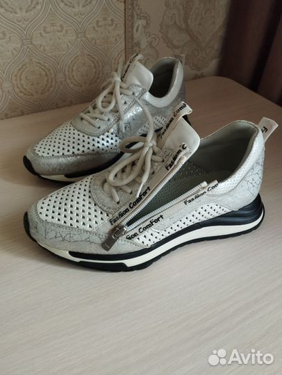 Кроссовки женские 38 размер