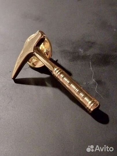 Значок геология геолог молоток брошь пин