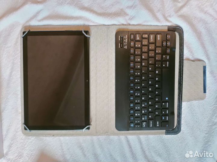 Планшет с клавиатурой и стилусом