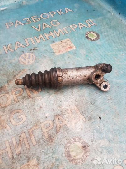 Главный цилиндер сцепления Audi A4-B5. 4A0721261