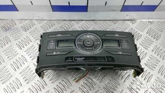 Блок управления печки и климат-контроля toyota aur