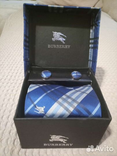 Галстук и запонки