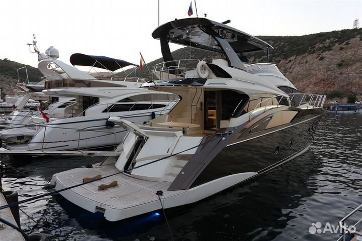 Моторная яхта Marquis 630 Sport Yacht