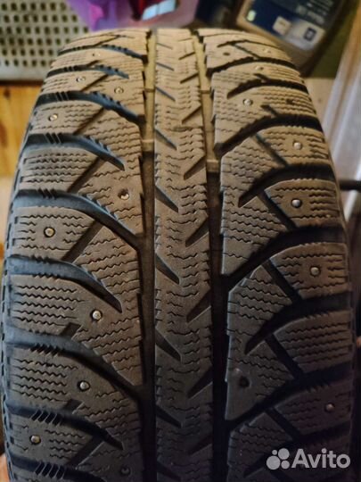 Bridgestone Ice Cruiser 7000 215/60 R16