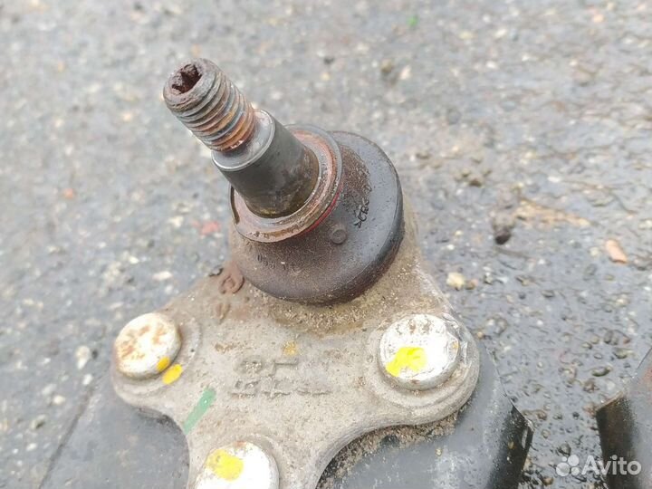 Передние рычаги skoda rapid