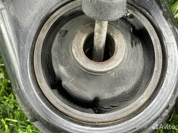 Рычаг подвески 74 т.км передний Toyota Estima