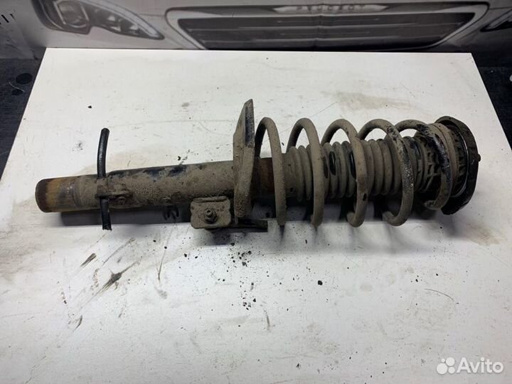 Стойка подвески передняя левая Peugeot 207 coupe 1