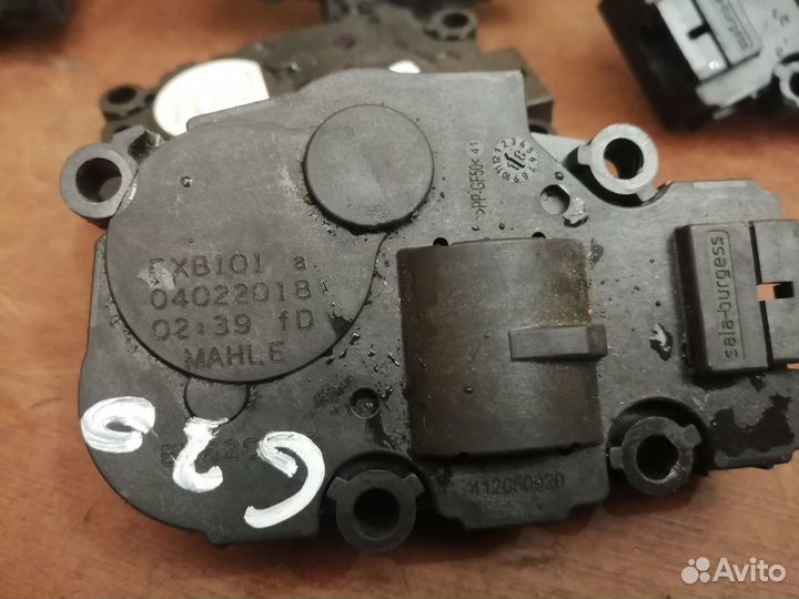 Моторчик заслонки отопителя BMW 5 серии G30 2017