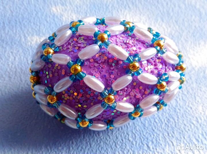 Яйца, оплетенные бисером и бусинами