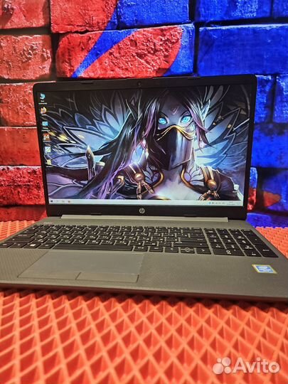 Современный ноутбук. Стильный, тонкий