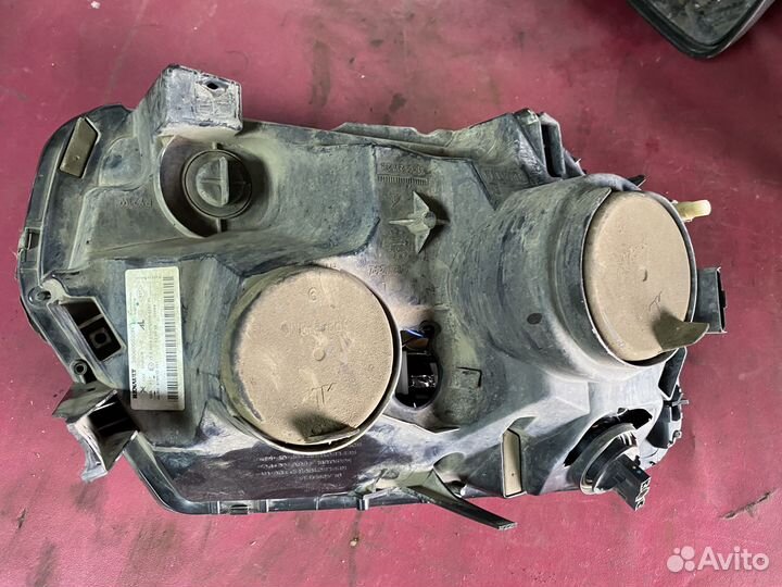 Передняя левая фара Renault Duster