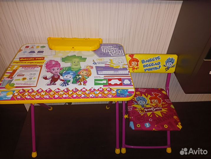 Детский стол и стул