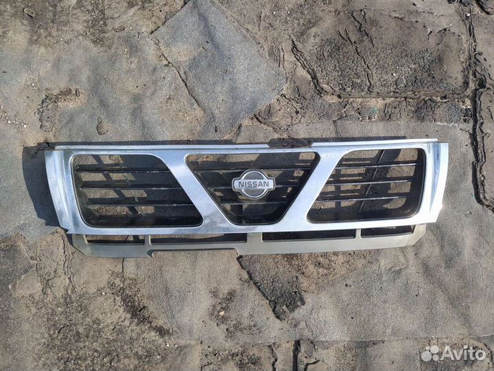 Решётка радиатора Nissan Patrol Y61