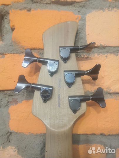 Бас гитара Yamaha TRB1005 5 струн