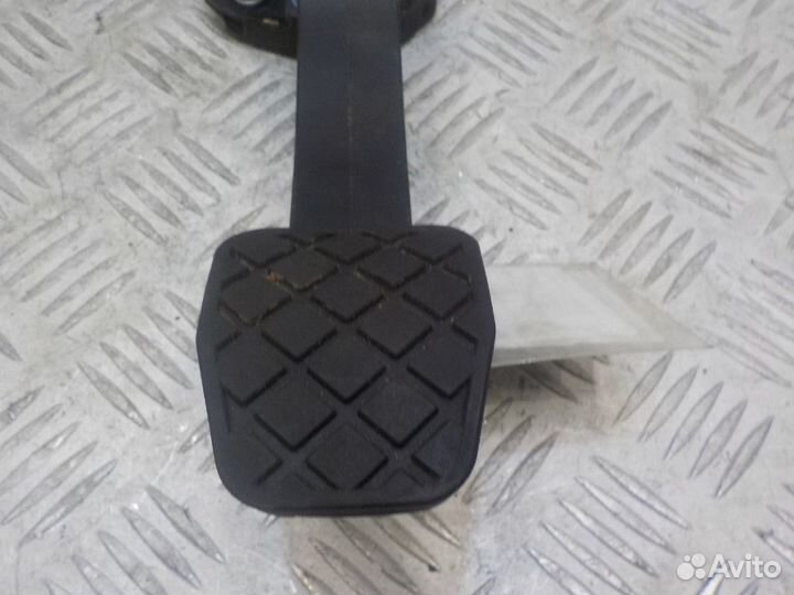 Педаль сцепления VW Volkswagen Golf 6