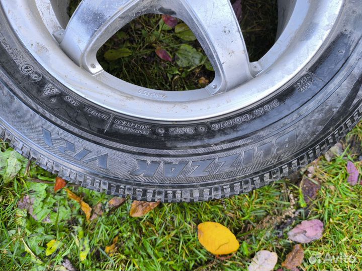 Bridgestone Blizzak VRX 205/60 R16