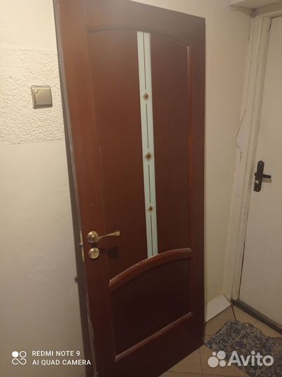 Продам межкомнатную бу дверь