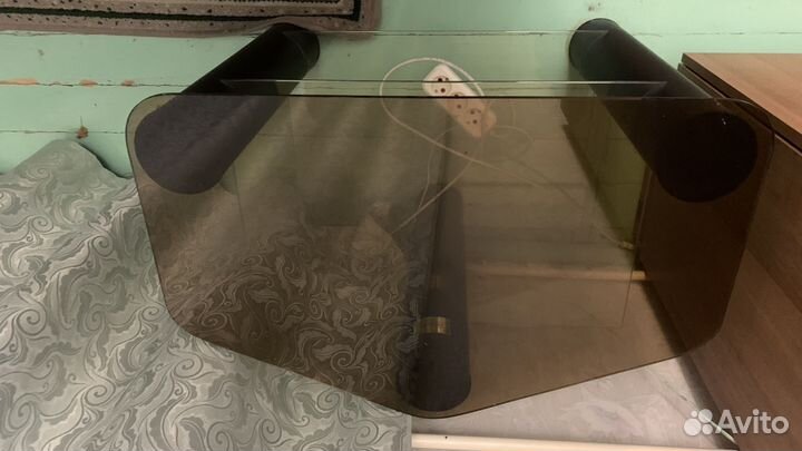 Стеклянная тумба под тв