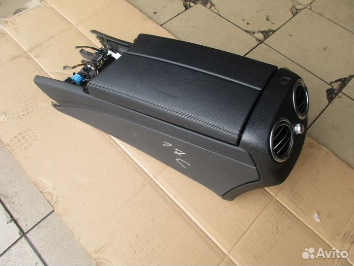 Подлокотник w205 C-class 651.921 2016