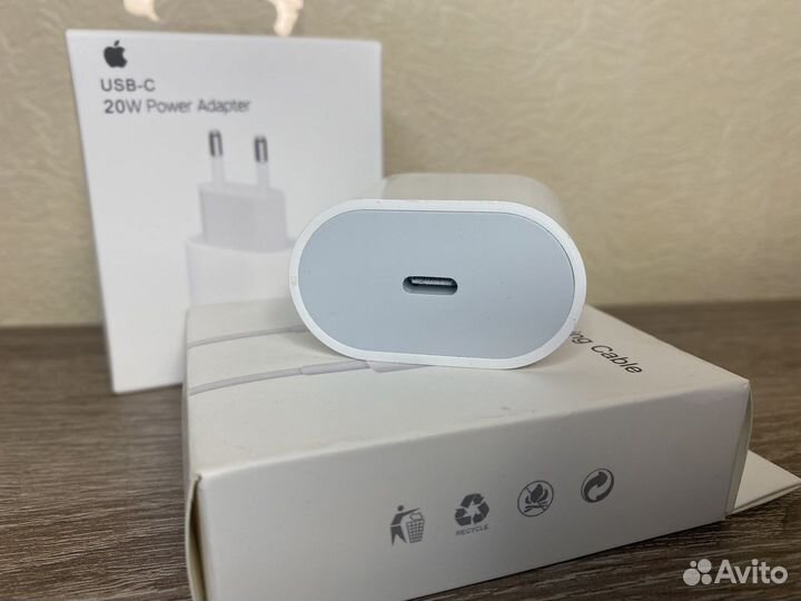 Блок быстрой зарядки iPhone 20w