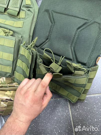 Бронежилет с подсумкамии олива