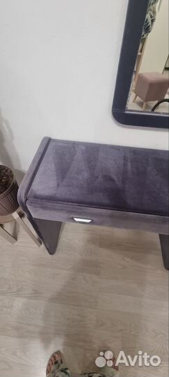 Туалетный столик с зеркалом