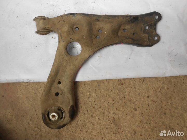 Рычаг подвески передний правый Skoda Rapid cfna