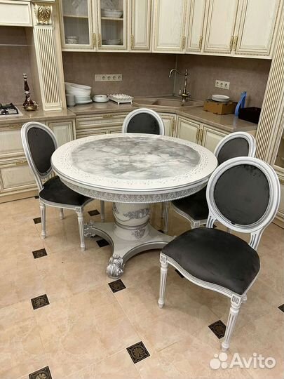 Комплект стол и стулья.Оплата при получении