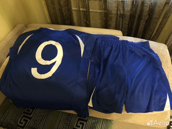Продам футбольную форму
