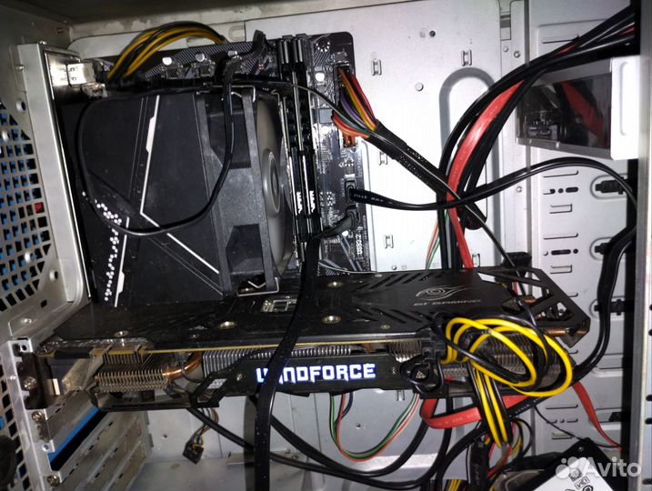 Игровой компьютер с монитором