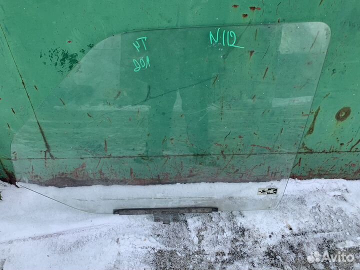 Стекло передней левой двери vw Transporter t4