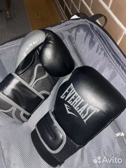 Боксерские перчатки everlast 16 oz