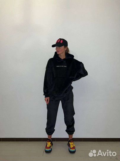 Спортивный костюм женский