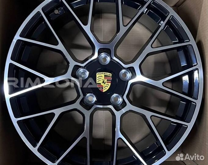 Литой диск в стиле Porsche R20 5x130