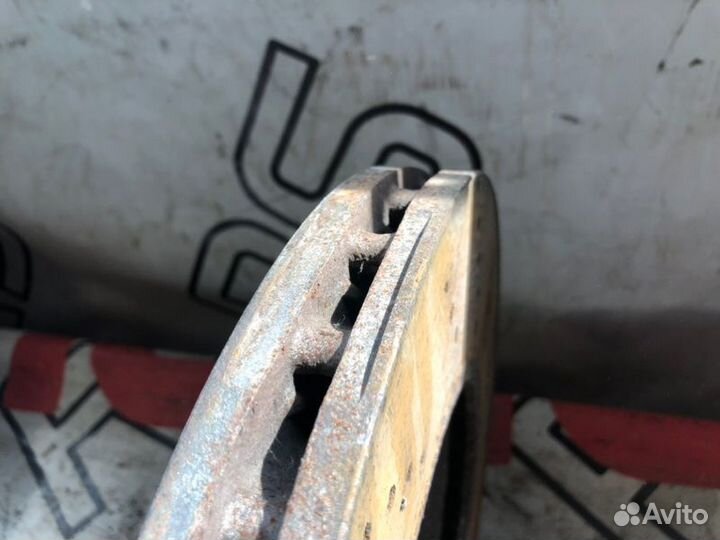 Диск тормозной передний правый Mercedes-Benz