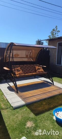 Качель красивая с вензелями