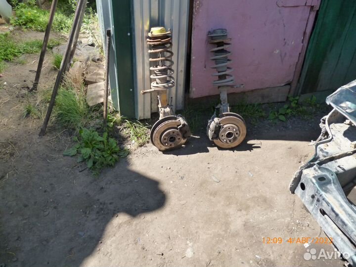 Передние стойки ваз 2110